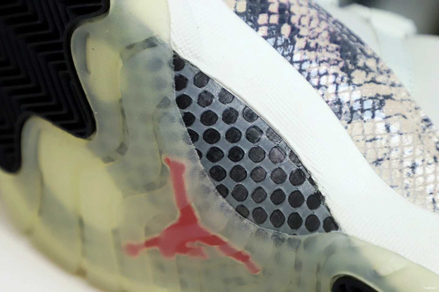 BONE 11 JORDAN LIGHT SNAKESKIN AIR LOW 1012